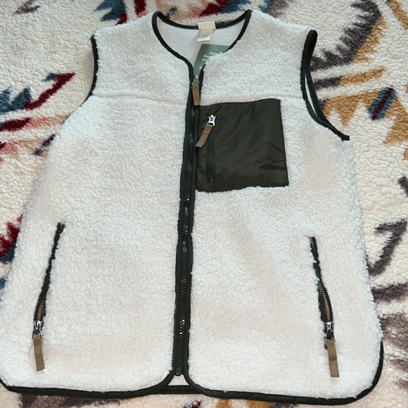 NWT H&M Faux Shearling Vest - Picture 4 of 7